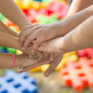 hands-2847508_960_720